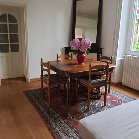 Daire Nice Apartment With Veranda Near The Beach