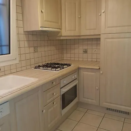 Nice Apartment With Veranda Near The Beach Appartement *