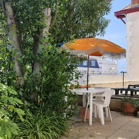 Nice Apartment With Veranda Near The Beach